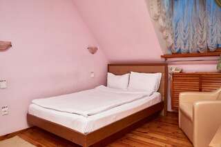 Отель Gostiniy Dvor Non-Stop Херсон Двухместный номер с 1 кроватью или 2 отдельными кроватями-3